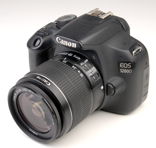 CANON EOS 1200 D + 18/55mm f.3.5/5.6 IS-II   usato