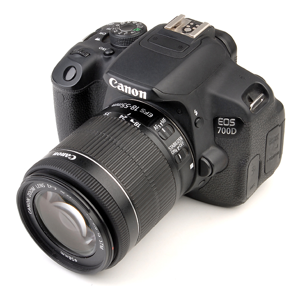 CANON EOS 700D + 18/55mm f.3.5/5.6 IS/STM   usato