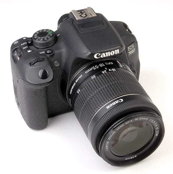 CANON EOS 700D + 18/55mm f.3.5/5.6 IS/STM   usato