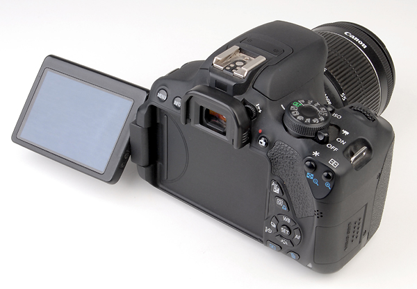 CANON EOS 700D + 18/55mm f.3.5/5.6 IS/STM   usato