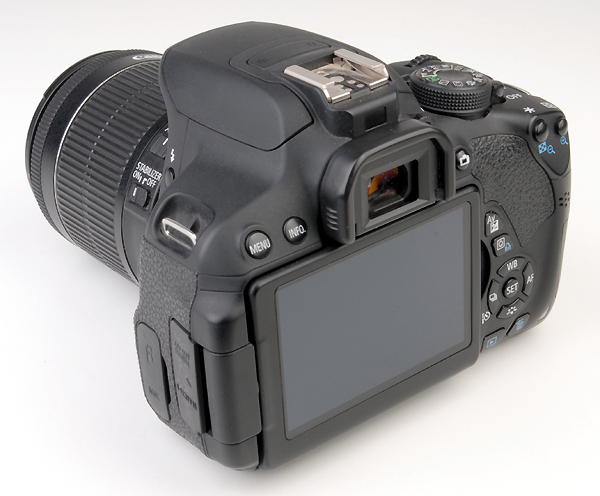 CANON EOS 700D + 18/55mm f.3.5/5.6 IS/STM   usato