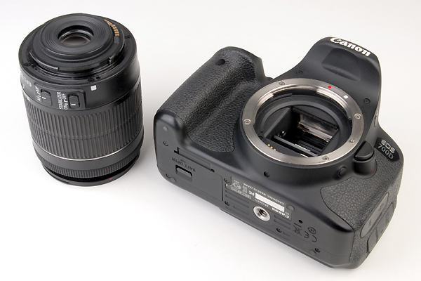 CANON EOS 700D + 18/55mm f.3.5/5.6 IS/STM   usato