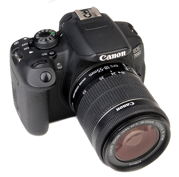 CANON EOS 700D + 18/55mm f.3.5/5.6 IS/STM   usato