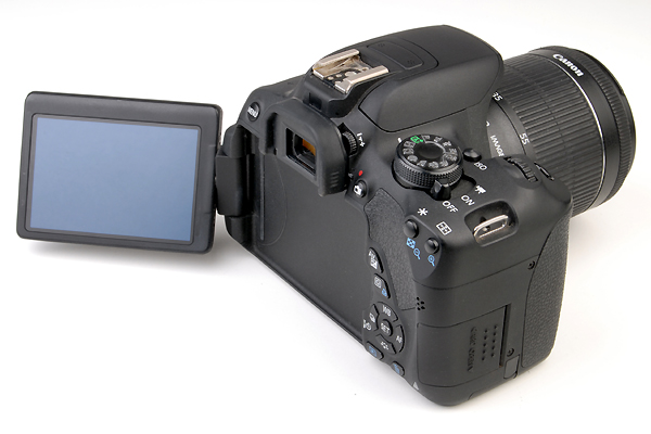 CANON EOS 700D + 18/55mm f.3.5/5.6 IS/STM   usato