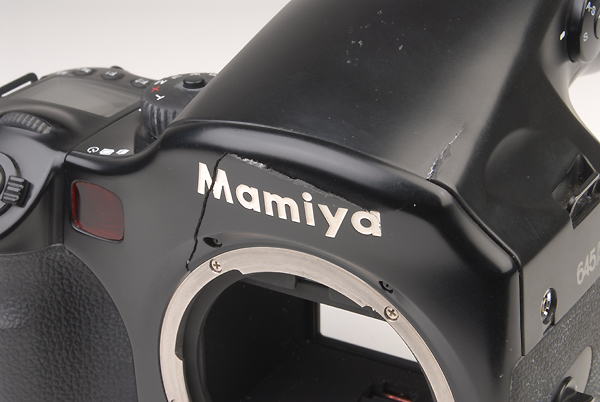 MAMIYA 645 AF D    (in vendita x pezzi di ricambio)