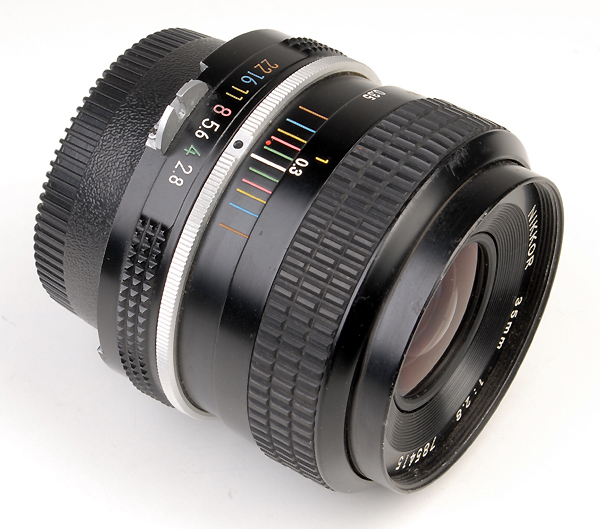 NIKKOR 35mm f.2.8 - 1975 (in vendita)