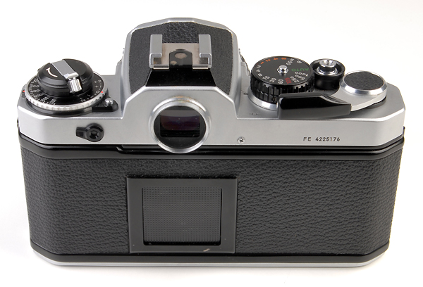 NIKON FE          (in vendita)