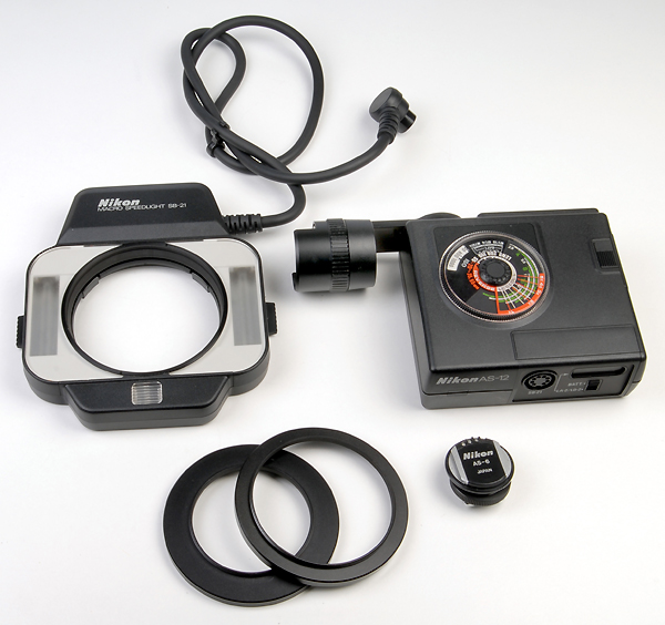 Flash NIKON SB-21  anulare per F3 (e fotocamere varie)(in vendita)