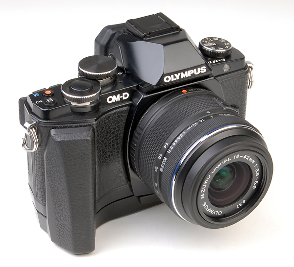 OLYMPUS EM-10 + 14/42mm f.3.5-5.6    usato