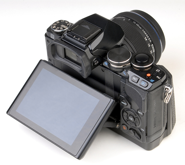 OLYMPUS EM-10 + 14/42mm f.3.5-5.6    usato