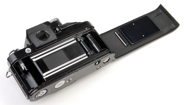 NIKON F2 - DP1 -1971 versione nera (2)