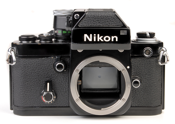 NIKON F2 - DP1 -1971 versione nera (2)
